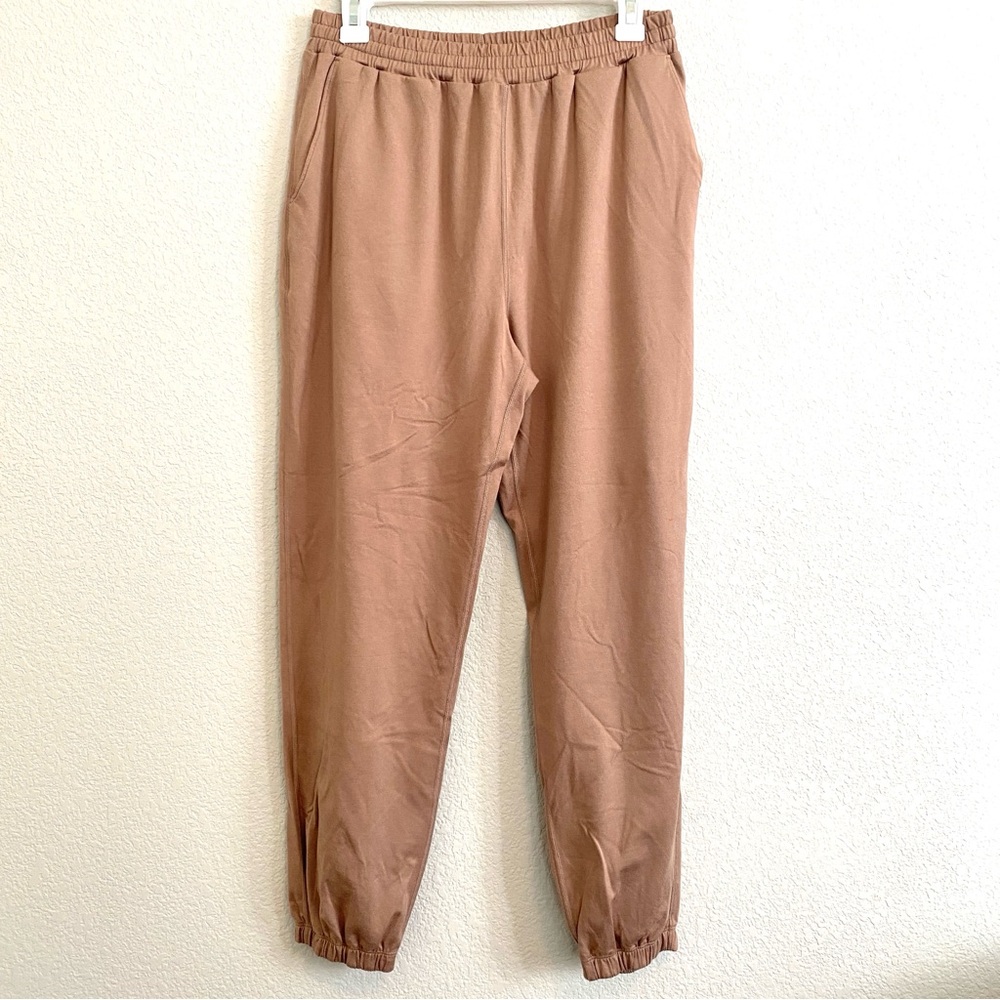 Vuori Boyfriend Tan Jogger Sweatpants Size Medium